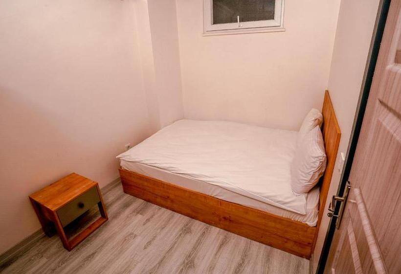 استودیو خانوادگی, Neva Residence