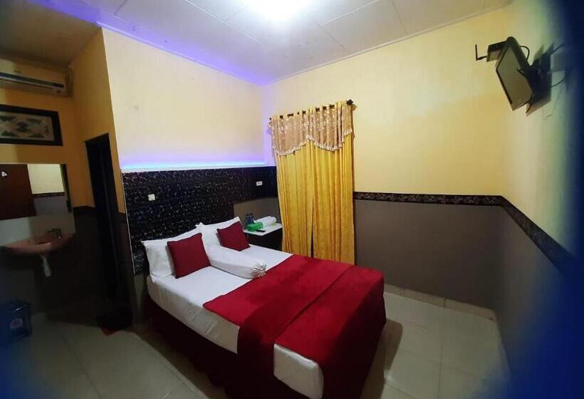 اتاق استاندارد, Halfway House