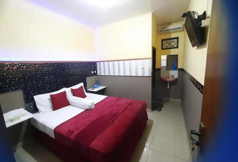 اتاق استاندارد, Halfway House