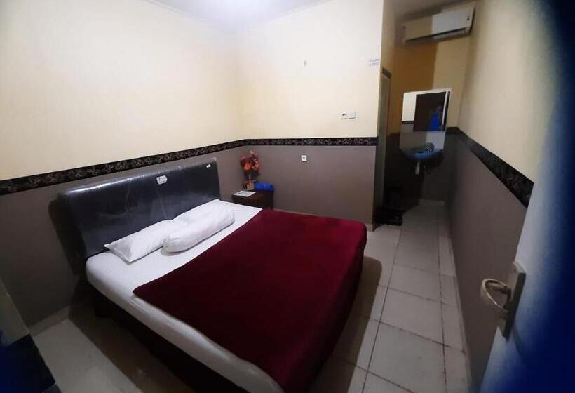 اتاق اکونومی, Halfway House