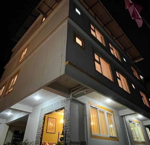 اتاق لوکس, Little Sikkim Inn
