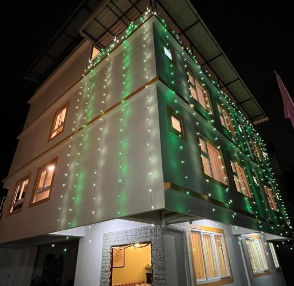 اتاق لوکس, Little Sikkim Inn