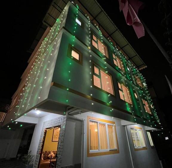اتاق لوکس, Little Sikkim Inn