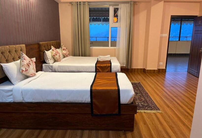 اتاق سوپریور خانوادگی, Little Sikkim Inn