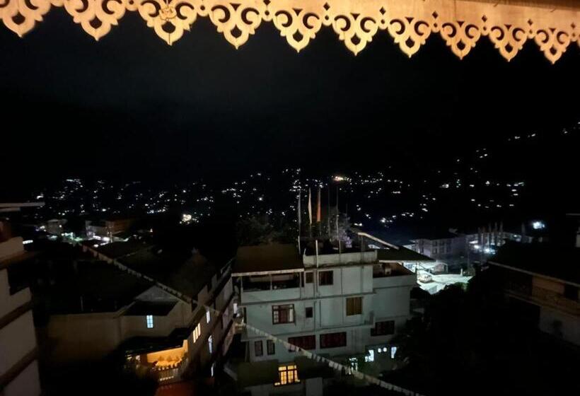 اتاق سوپریور خانوادگی, Little Sikkim Inn