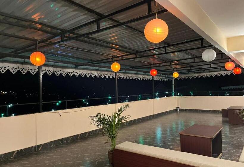 اتاق سوپریور خانوادگی, Little Sikkim Inn