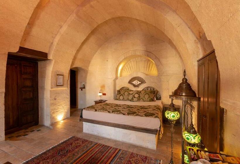 اتاق لوکس, Adora Cave Suites