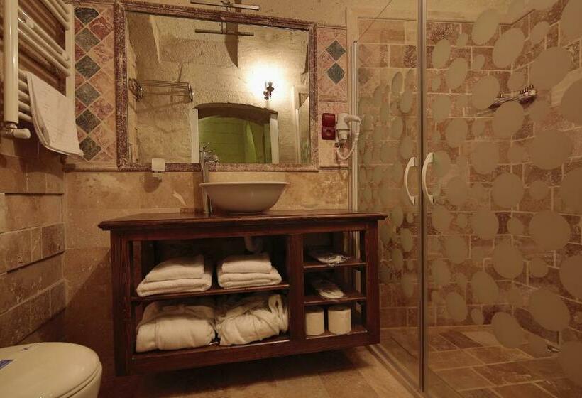 اتاق لوکس, Adora Cave Suites