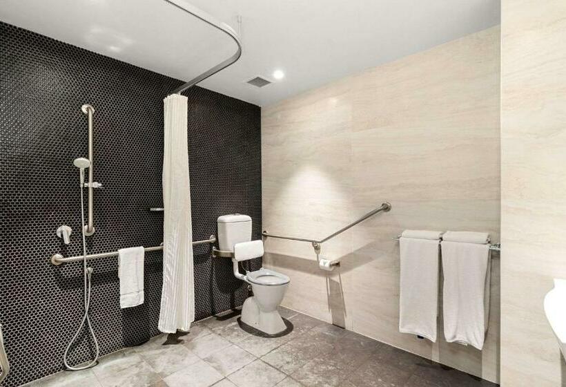 Номер Стандарт Кровать Кинг Адаптированный для Инвалидов, Quality Hotel Rules Club Wagga