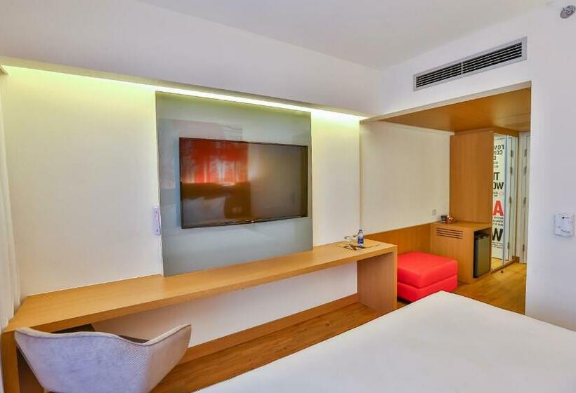 استودیوی استاندارد, Radisson Red Campinas