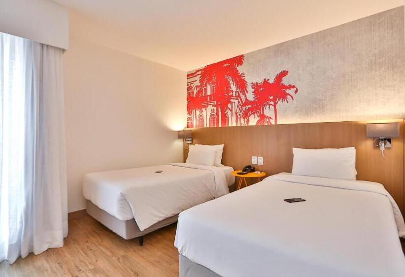 اتاق خانوادگی تودرتو, Radisson Red Campinas