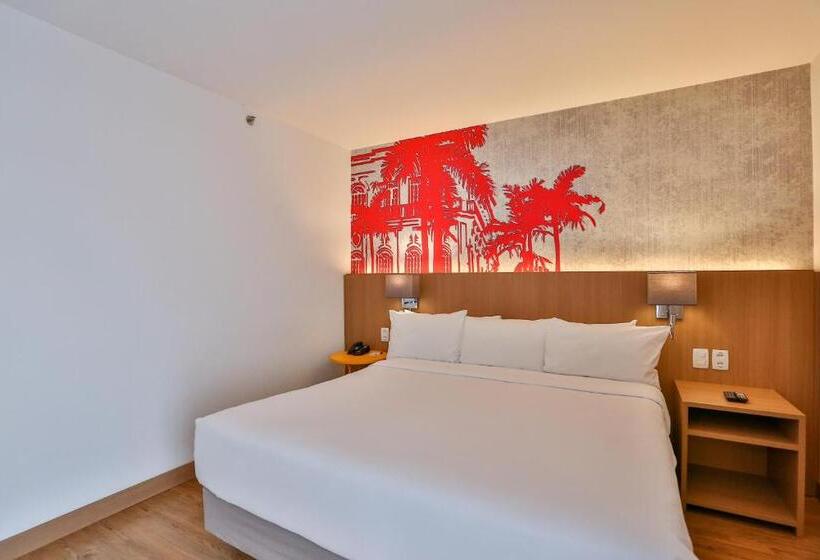 اتاق خانوادگی تودرتو, Radisson Red Campinas