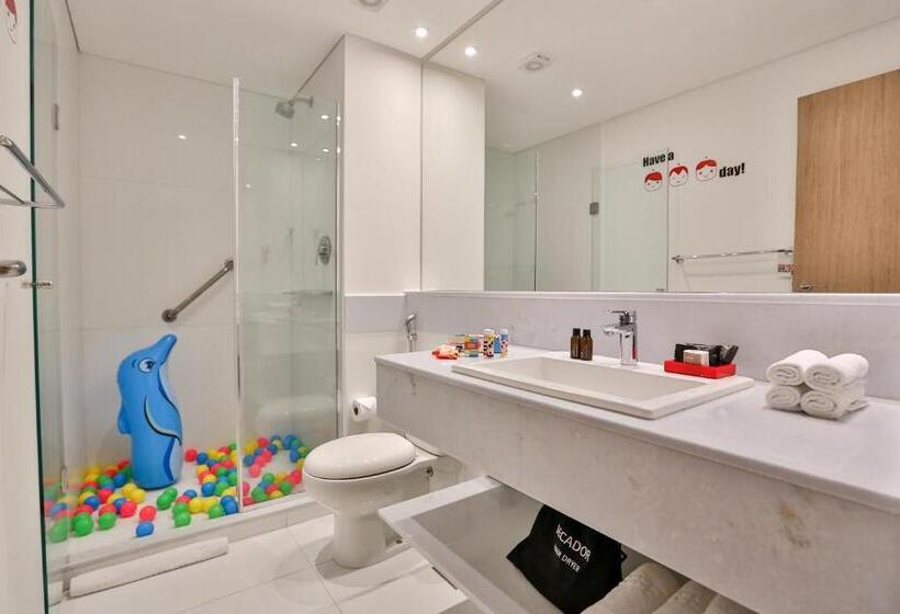 اتاق خانوادگی تودرتو, Radisson Red Campinas