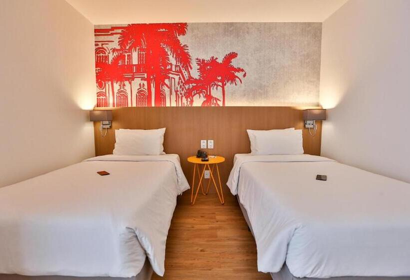 اتاق خانوادگی تودرتو, Radisson Red Campinas