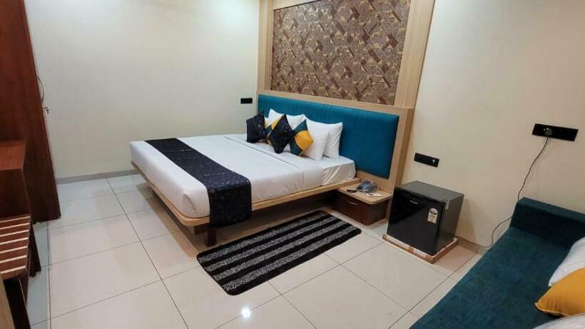 اتاق لوکس, Sarika International