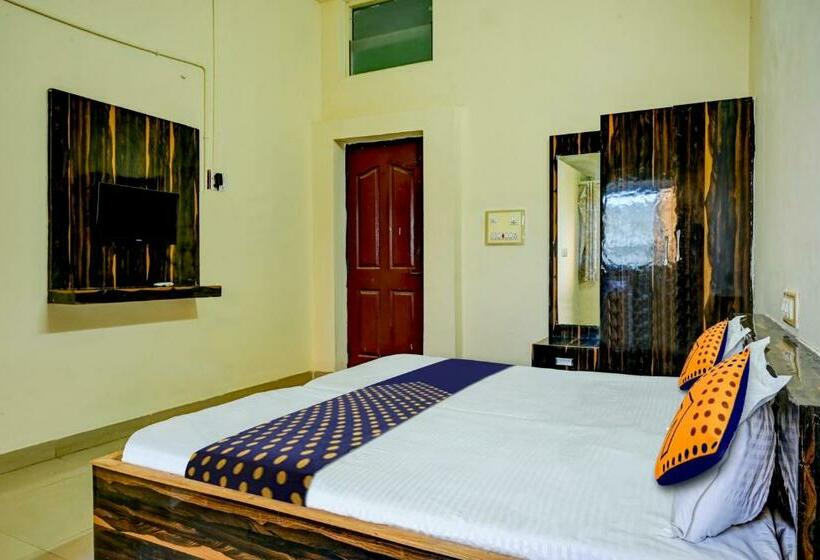 三人经典房间, Spot On Harsha Varsha Deluxe Lodge
