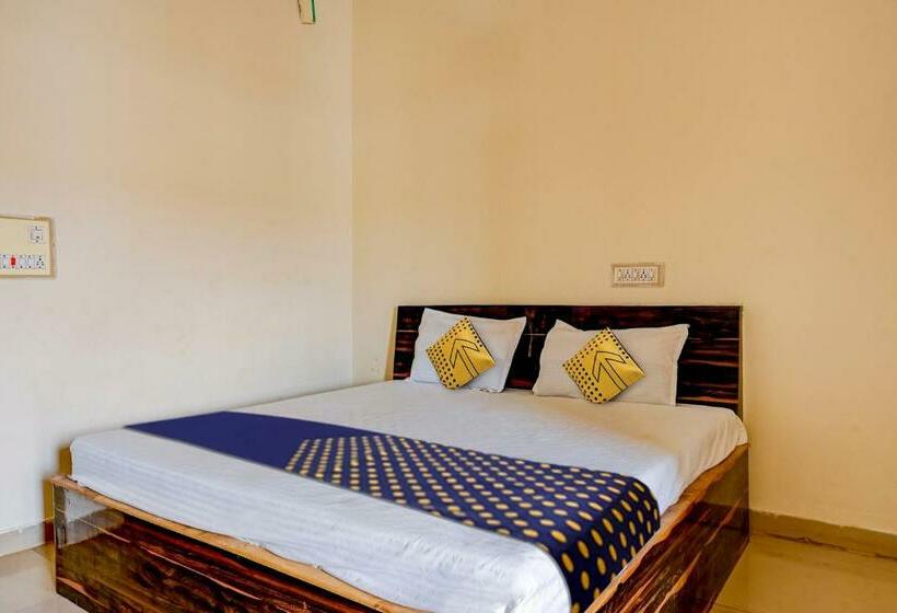 三人经典房间, Spot On Harsha Varsha Deluxe Lodge