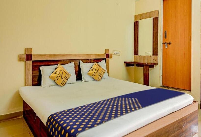 三人经典房间, Spot On Harsha Varsha Deluxe Lodge