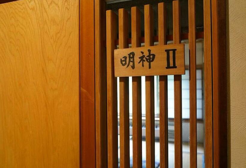 Номер Стандарт Вид на Горы, Yamano Hidaya