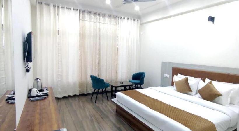 Номер Стандарт Вид на Горы, Himalayan Hits Kasauli
