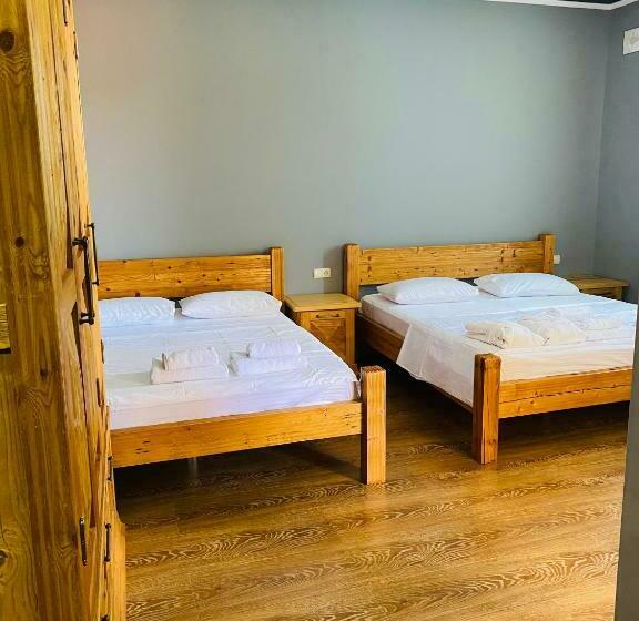 اتاق استاندارد چهارنفره با بالکن, Eco Village Tskaltubo