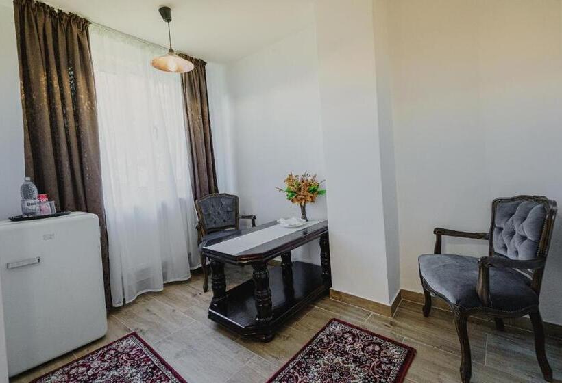 اتاق لوکس, Casa Baronului