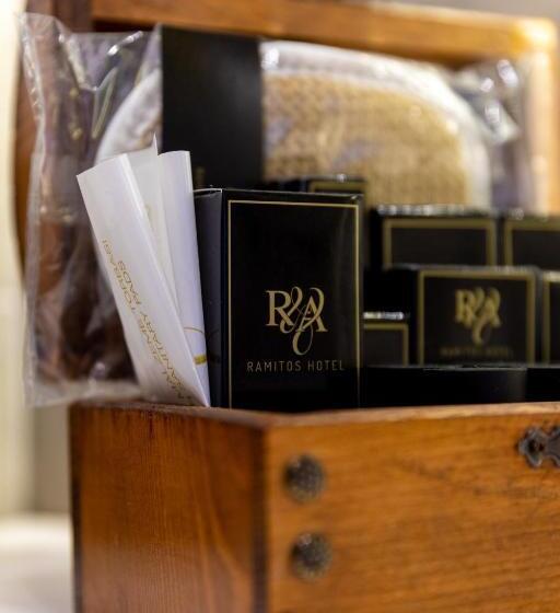 Трехместный Номер Стандарт Вид на Бассейн, Ramitos Boutique