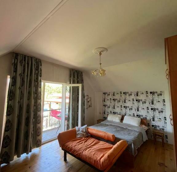 اتاق استاندارد با بالکن, Guesthouse Kvara  Mukhuri