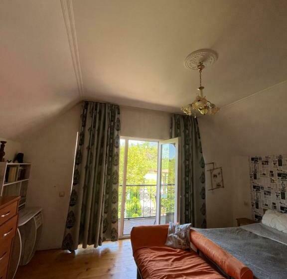 اتاق استاندارد با بالکن, Guesthouse Kvara  Mukhuri