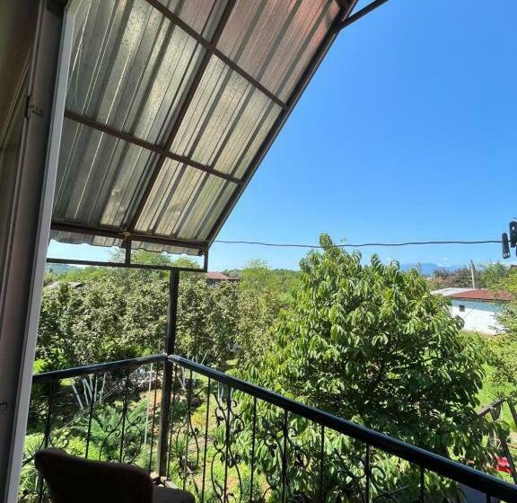 اتاق استاندارد با بالکن, Guesthouse Kvara  Mukhuri