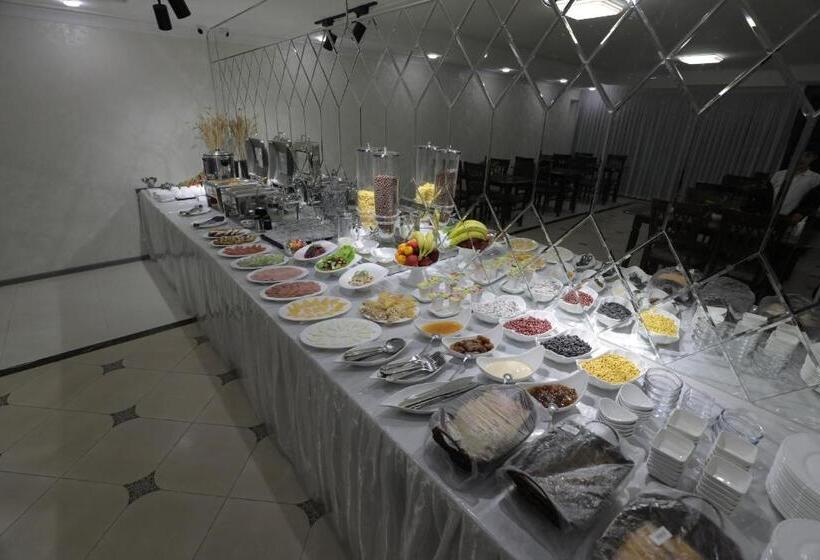 Economy Triple Room, Sharq