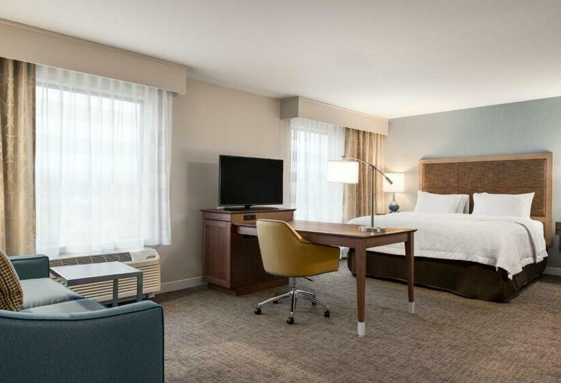 Люкс Deluxe Кровать Кинг, Hampton Inn Lincoln Airport