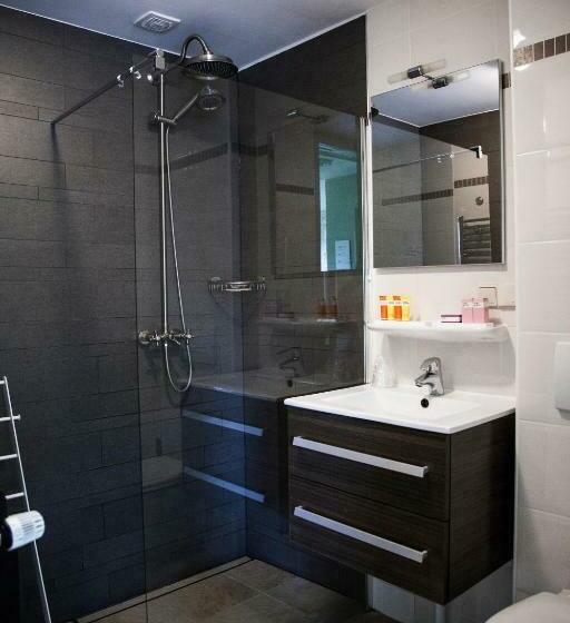 Standard Room with Views, T