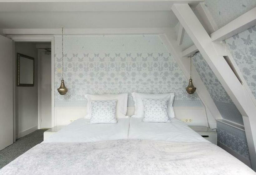Standard Room with Views, T