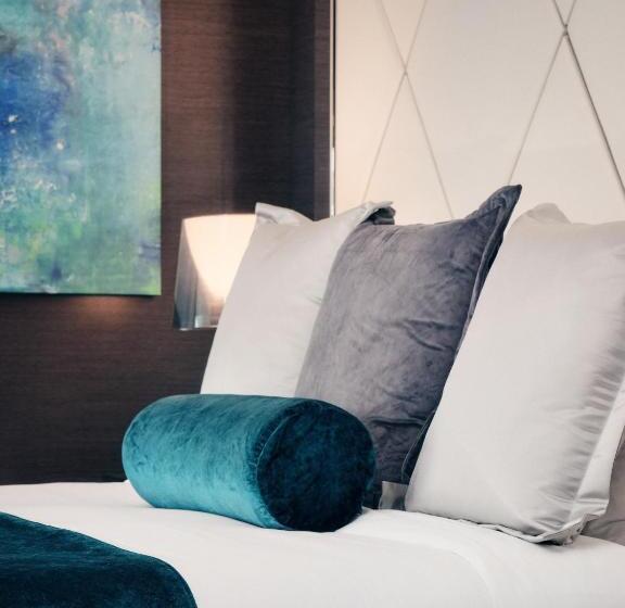 디럭스 스위트, Paradox Hotel Vancouver