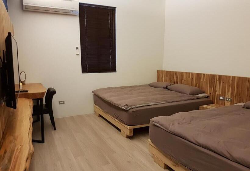 سوییت خانوادگی, Romeo B&b