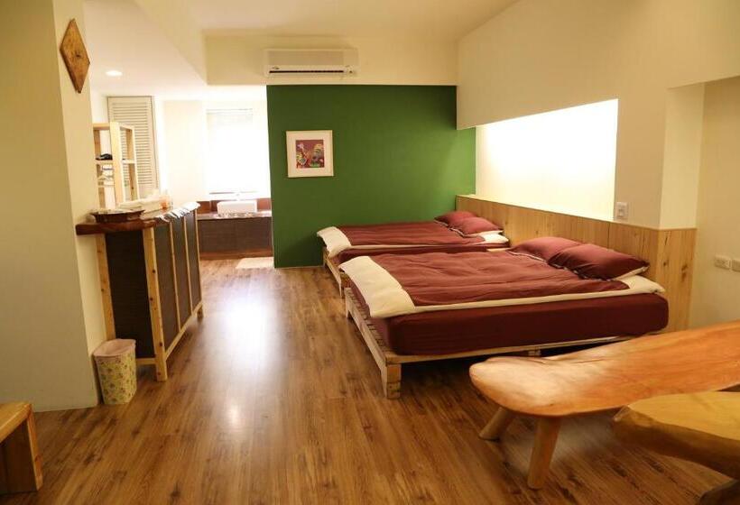 سوییت خانوادگی, Romeo B&b