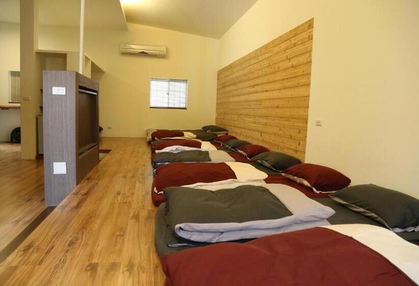 سوییت خانوادگی, Romeo B&b