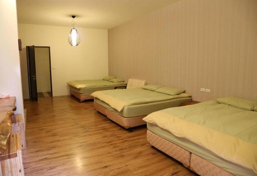 سوییت خانوادگی, Romeo B&b