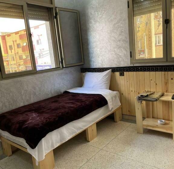 غرفة قياسية حمام مشترك, Hôtel Bahnini