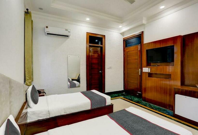 Номер Стандарт, Townhouse Hotel Selaqui Inn