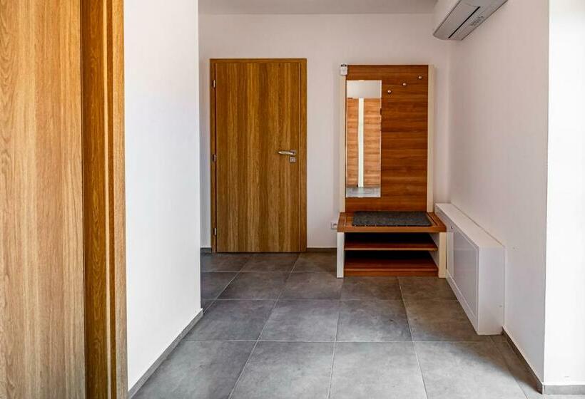 Апартаменты 2 Спальни, U Katalpy