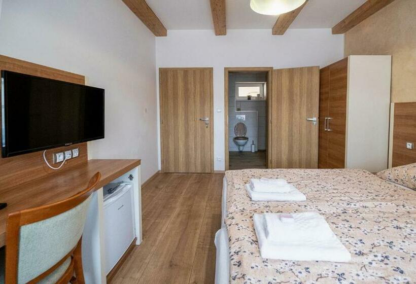 Апартаменты 2 Спальни, U Katalpy