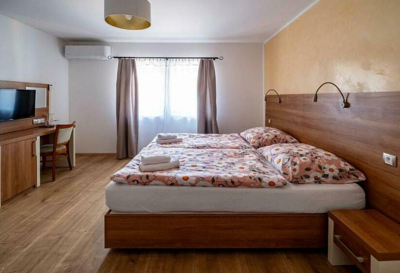 Номер Стандарт, U Katalpy