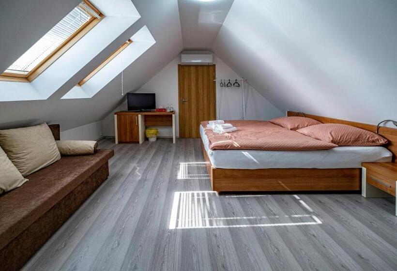 Апартаменты 1 Спальня с Террасой, U Katalpy