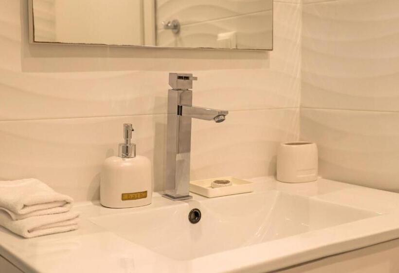 וילה עם חדר שינה אחד ובריכת שחיה, Adikri Villas & Suites