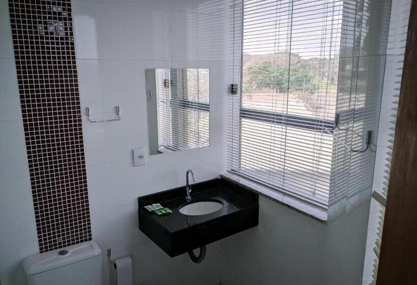 Cameră Cvadruplă Standard, Biton