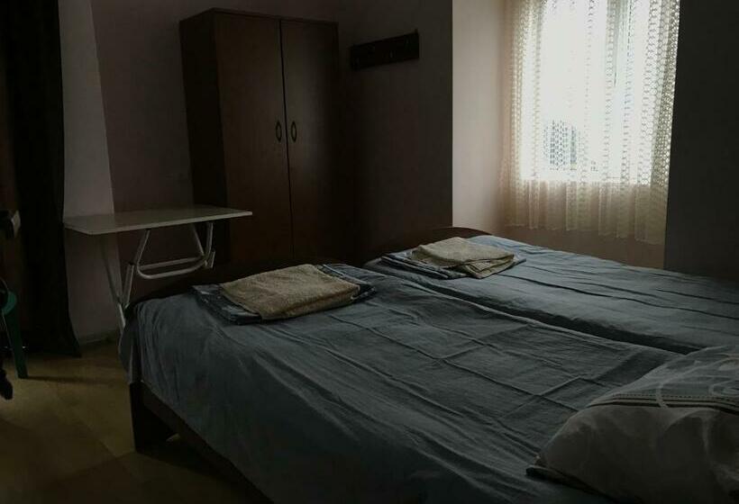 اتاق استاندارد با بالکن, Temo S Guesthouse