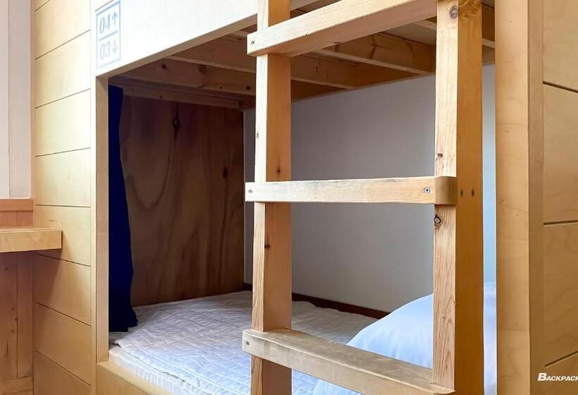 Кровать в Общей Комнате, Backpacker's Home