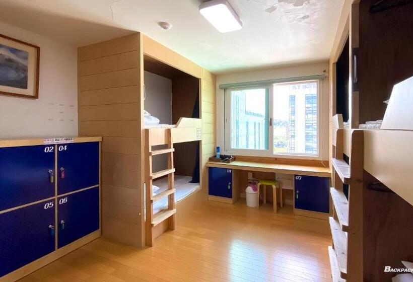 Кровать в Общей Комнате, Backpacker's Home